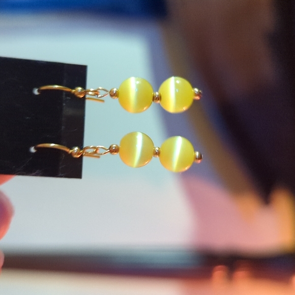 Yellow Cat Eye Necklace & Earrings! - Picture 6 of 6